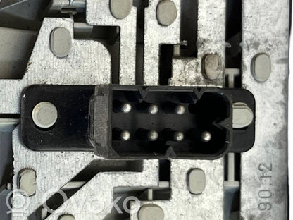 Aizmugurējais lukturis virsbūvē