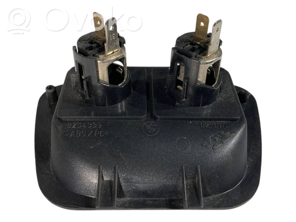 12 V ligzda (aizmugure)