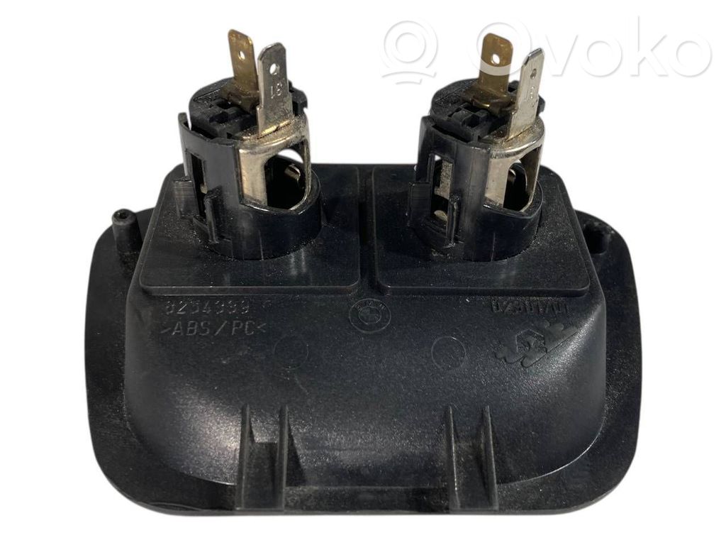 12 V ligzda (aizmugure)