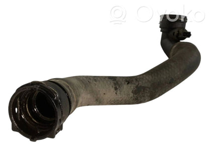 Caurulīte (-es) / šļūtene (-es)