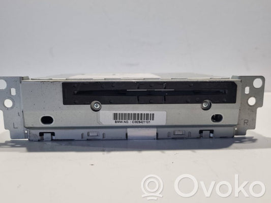 Radio / CD/DVD atskaņotājs / navigācija