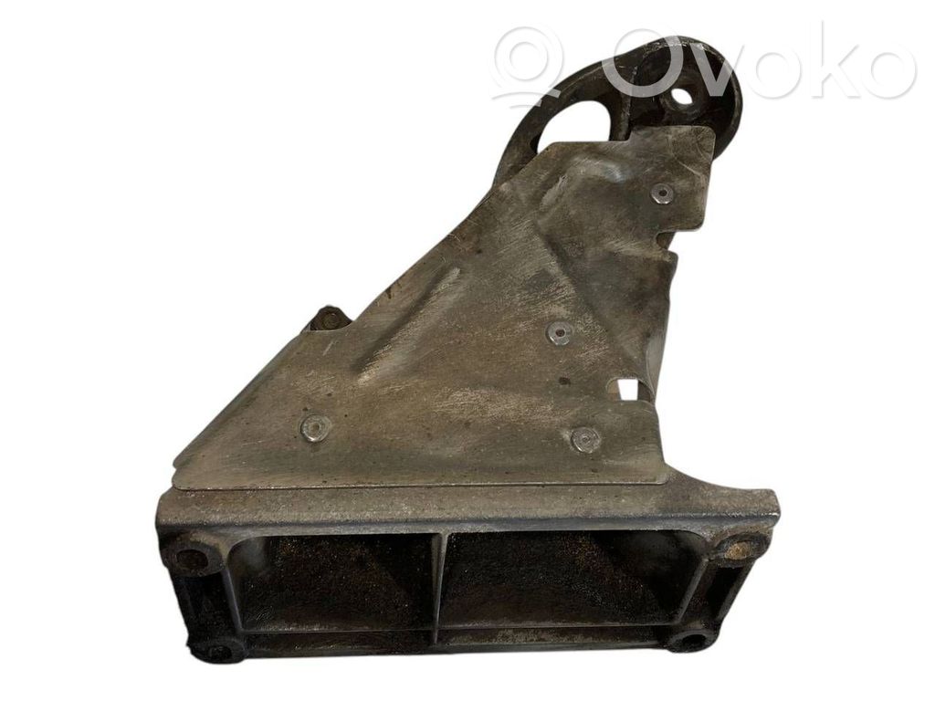 Dzinēja nostiprināšanas stiprinājums-kronšteins