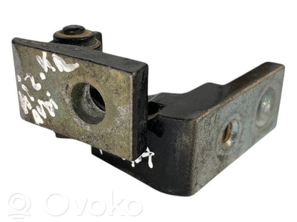 Aizmugurē augšējā vira (eņģe)