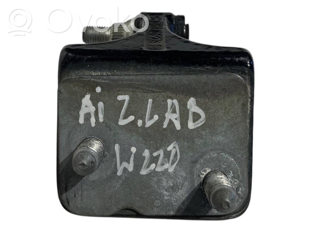 Aizmugurē augšējā vira (eņģe)