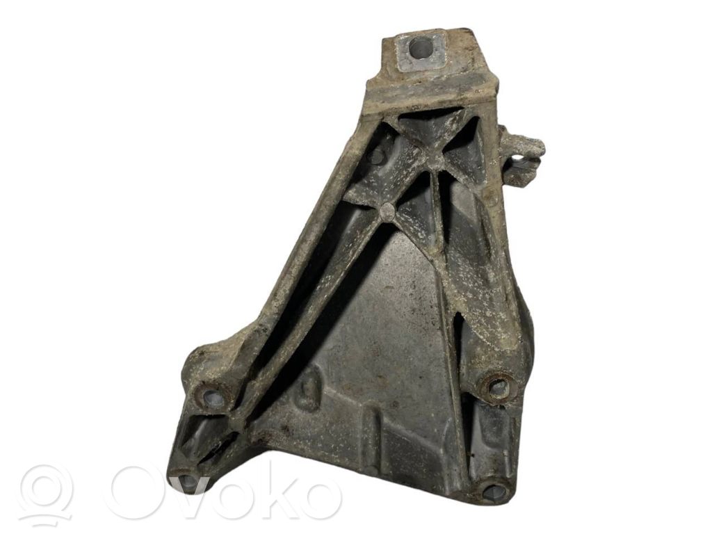Engine mounting bracket