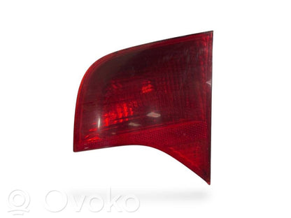 Aizmugurējais lukturis pārsegā