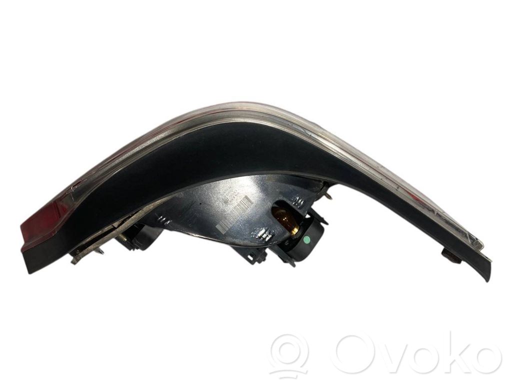 Aizmugurējais lukturis virsbūvē