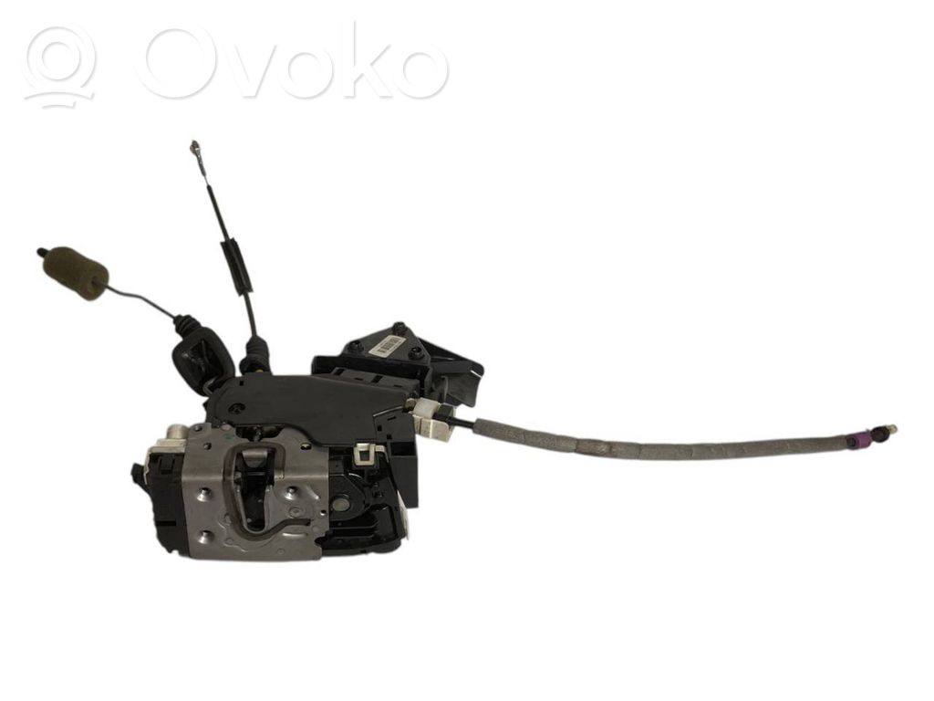 Priekšpusē slēdzene