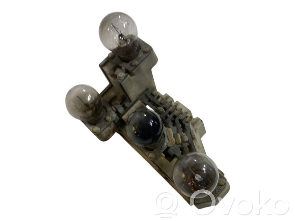 Aizmugures spuldzes vāka turētājs