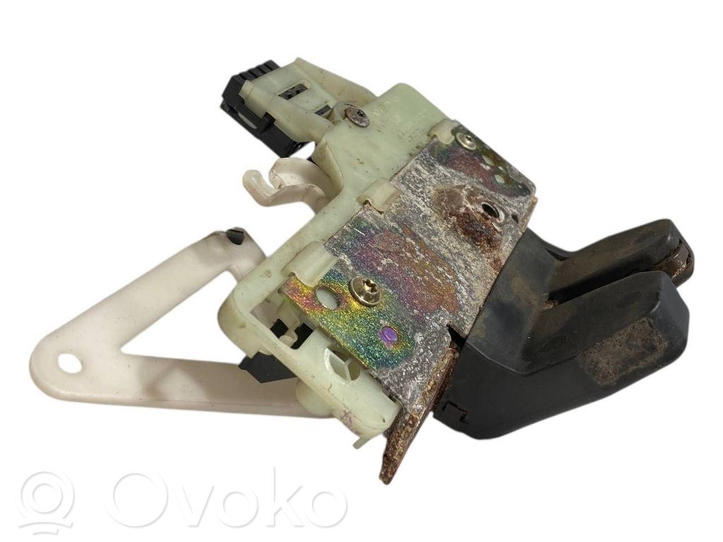 Aizmugurējā pārsega slēdzene