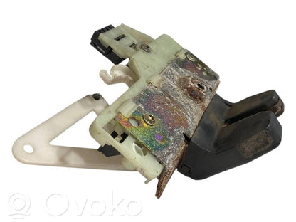 Aizmugurējā pārsega slēdzene