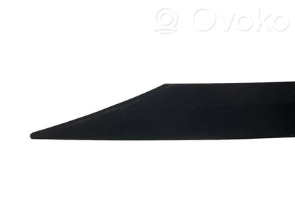 (C) statņa dekoratīvā apdare