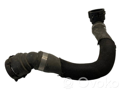 Caurulīte (-es) / šļūtene (-es)