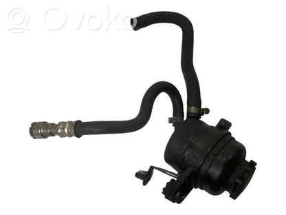 Stūres pastiprinātāja šķidruma tvertne