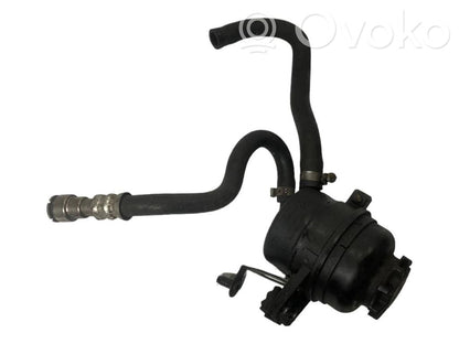 Stūres pastiprinātāja šķidruma tvertne