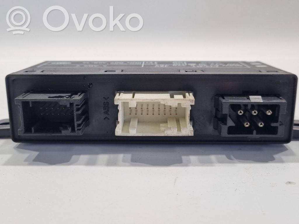 Durvju vadības bloks