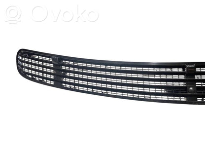 Dzinēja pārsega dekoratīvais režģis