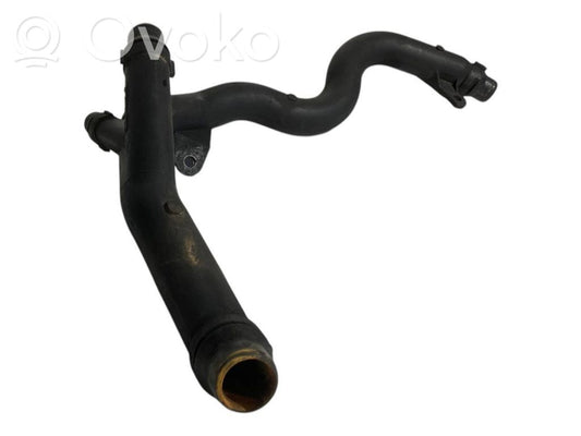 Caurulīte (-es) / šļūtene (-es)