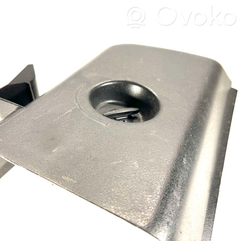 Aizmugurējā luktura detaļa