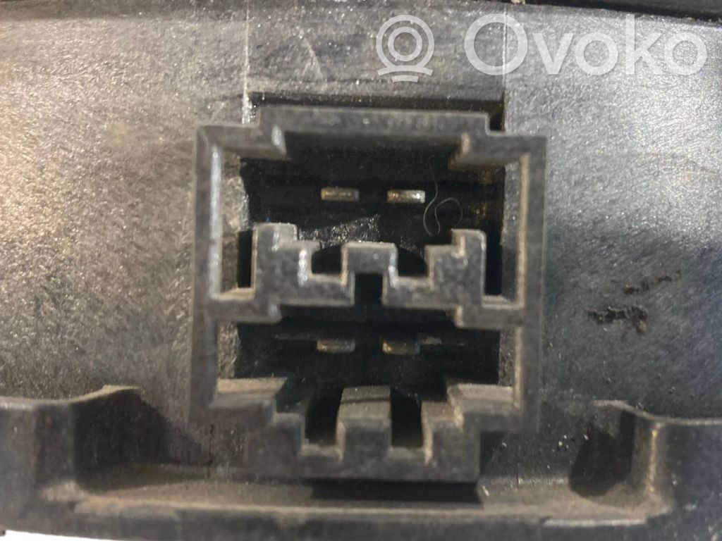 Динамик(и) в передней двери