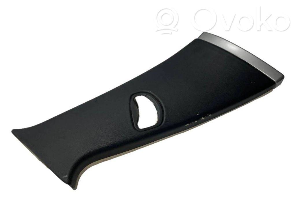 (B) statņa dekoratīvā apdare (augšdaļa)