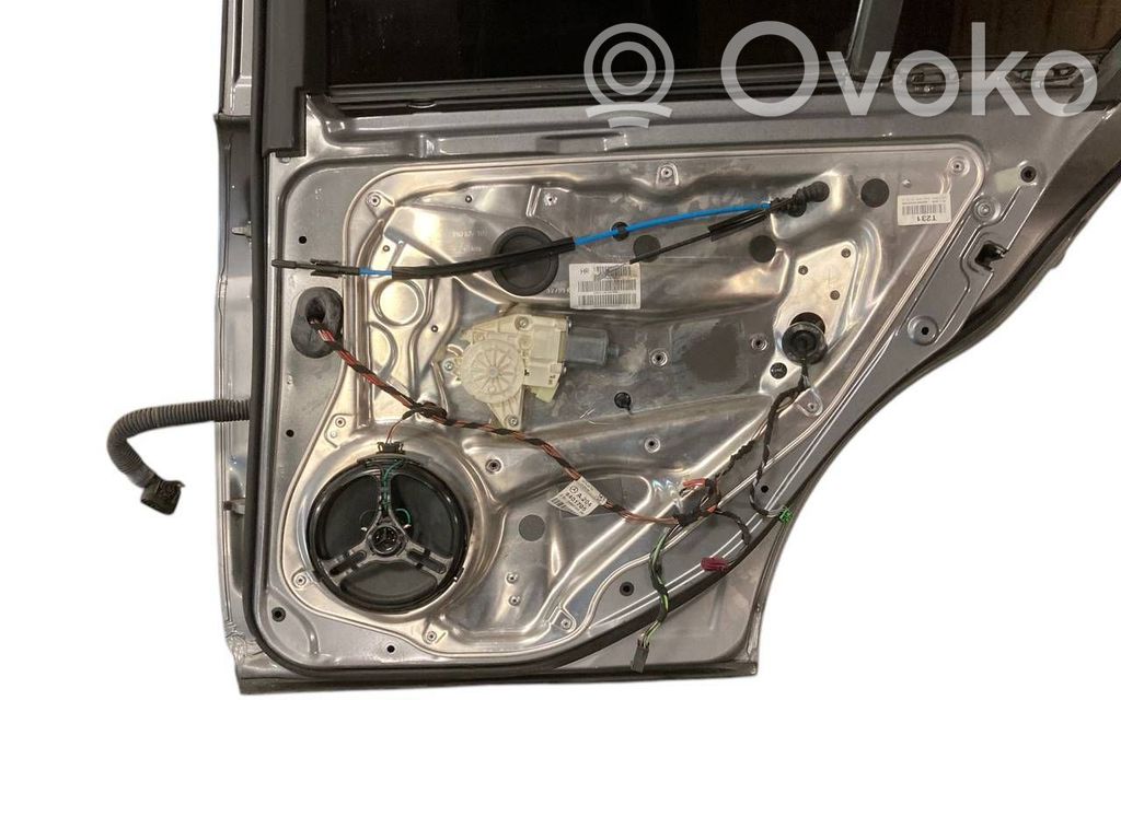 Задняя дверь