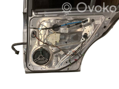 Задняя дверь