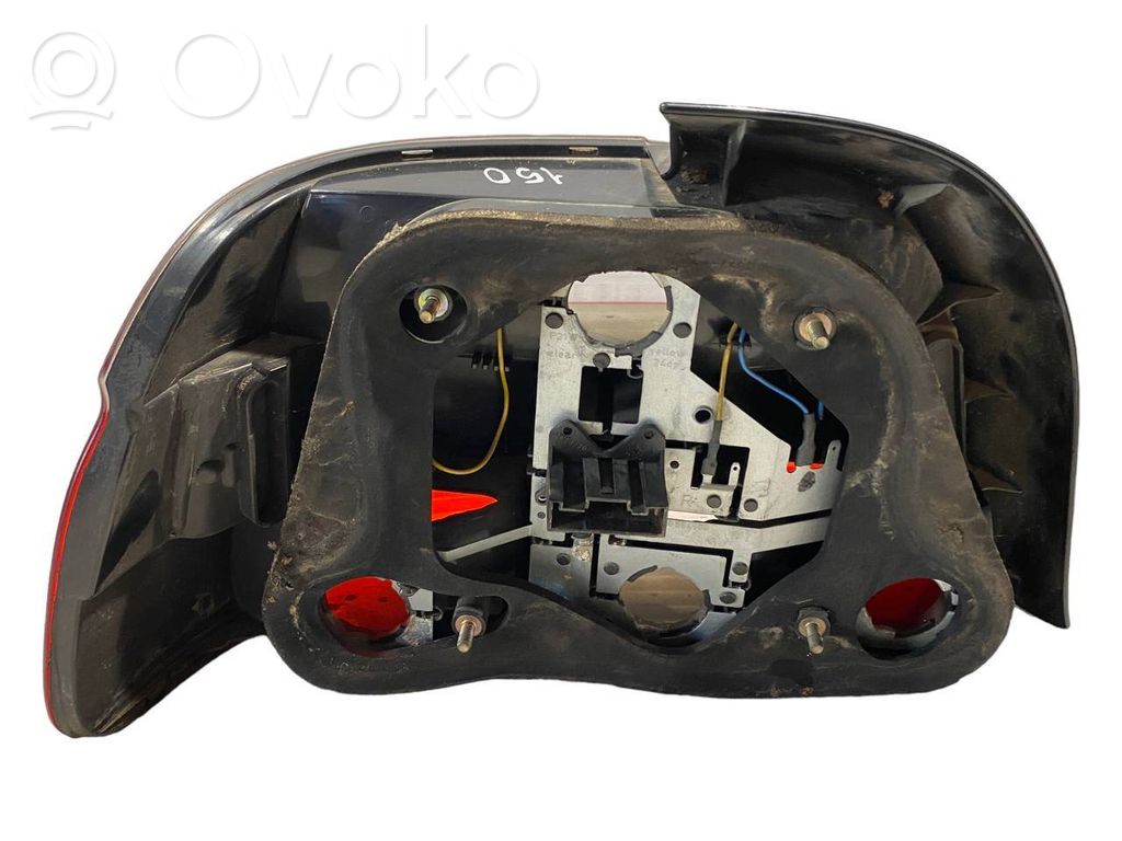 Aizmugurējais lukturis virsbūvē