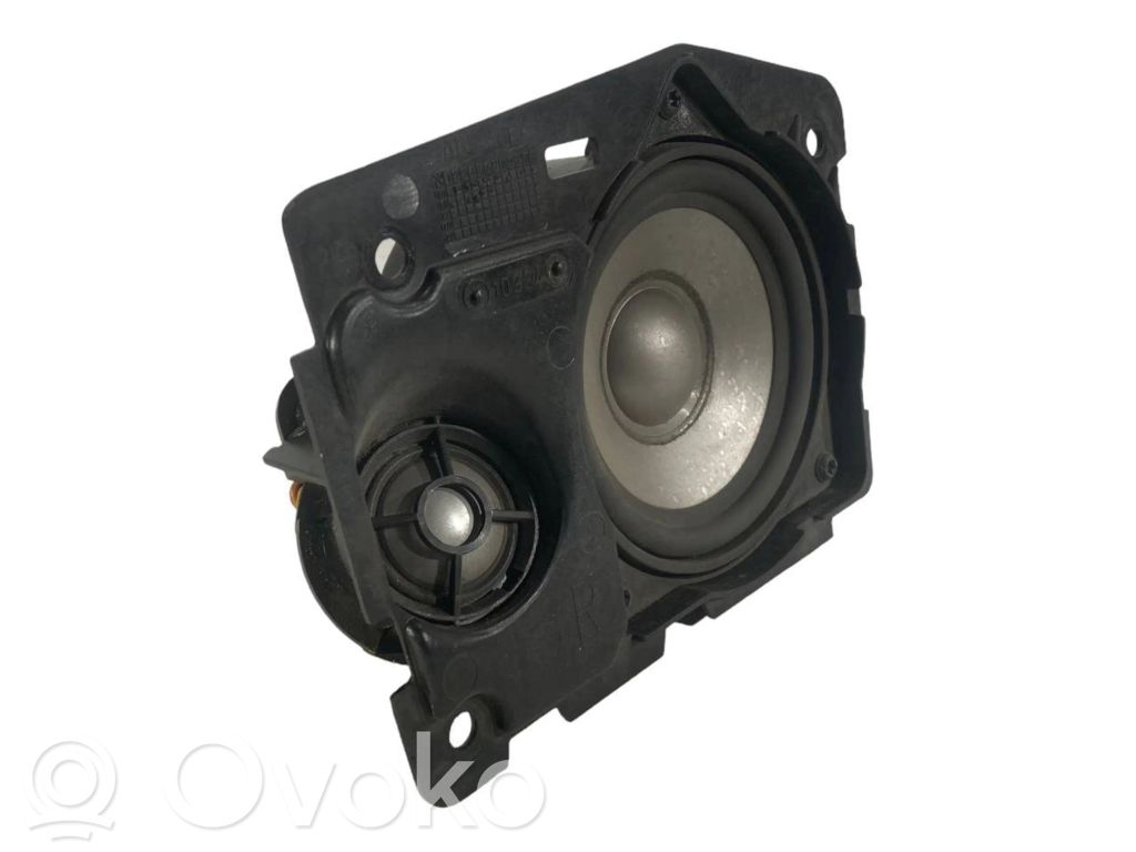 Skaļrunis priekšējā panelī