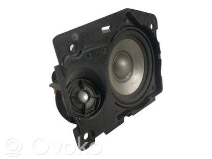 Skaļrunis priekšējā panelī