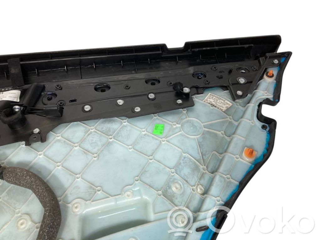 Apšuvums aizmugurējām durvīm