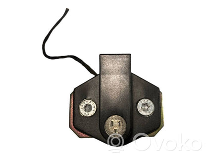 Aizmugurē slēdzenes cilpa