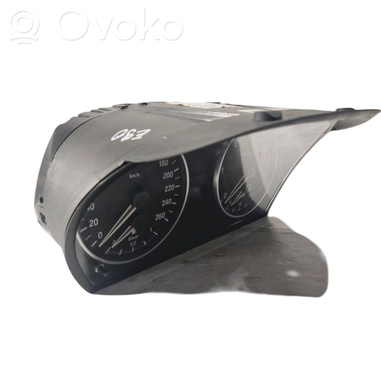 Speedometer (in the instrument panel)