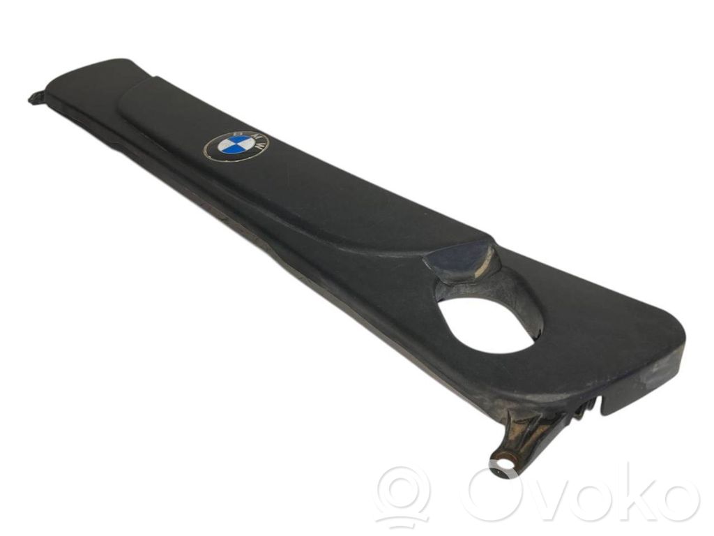 Dzinēja pārsegs (dekoratīva apdare)