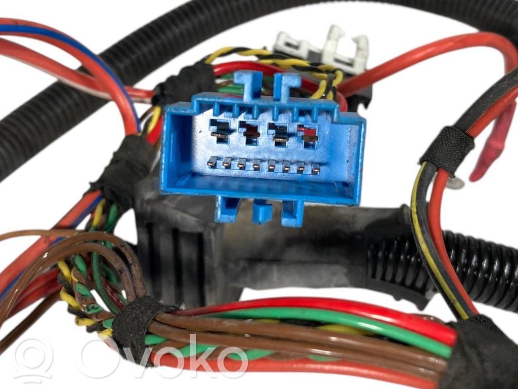 Pārnesumkārbas vadu instalācija