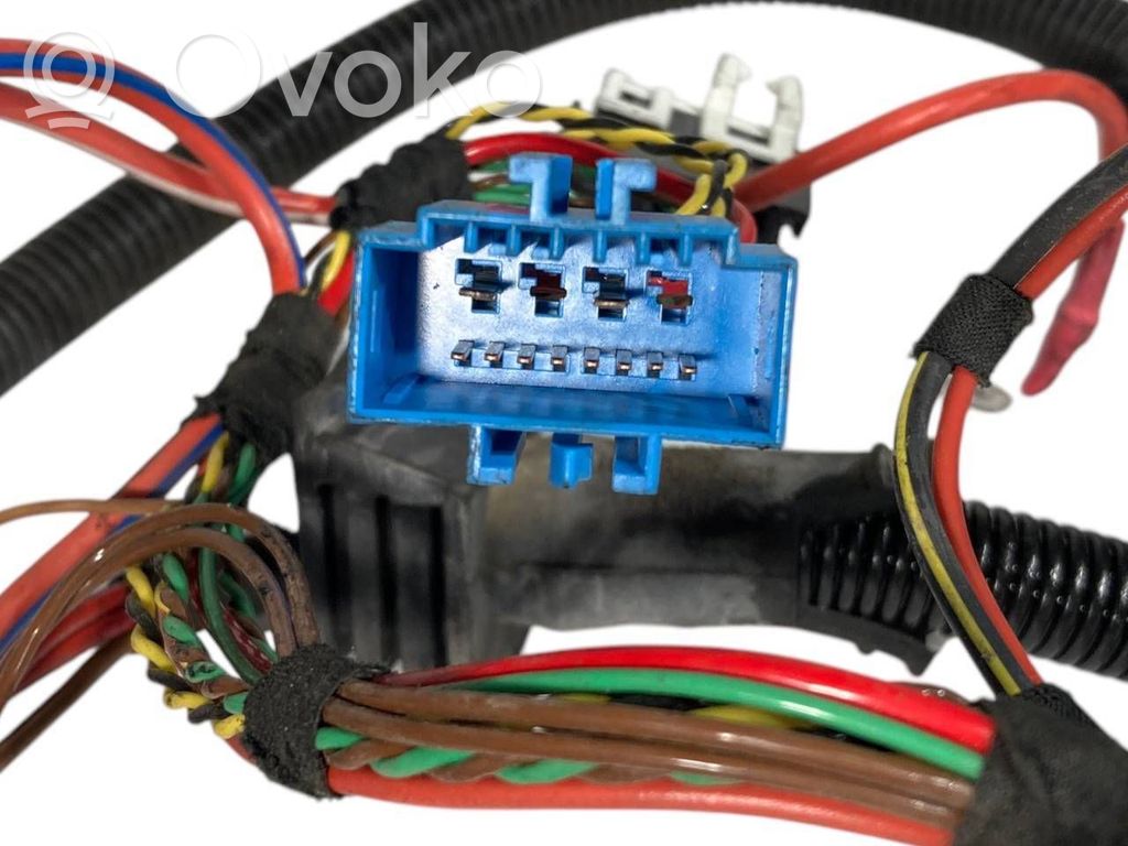 Pārnesumkārbas vadu instalācija