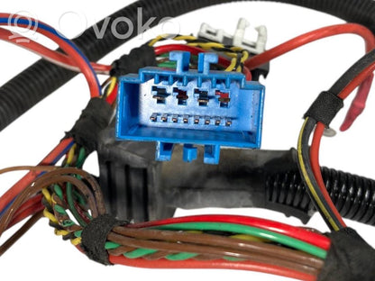 Pārnesumkārbas vadu instalācija