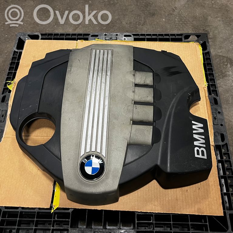 Dzinēja pārsegs (dekoratīva apdare)