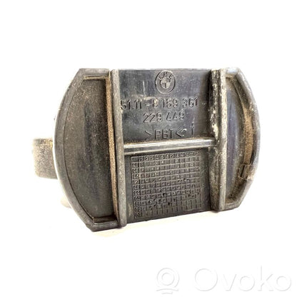 Priekšpusē bampera turētājs