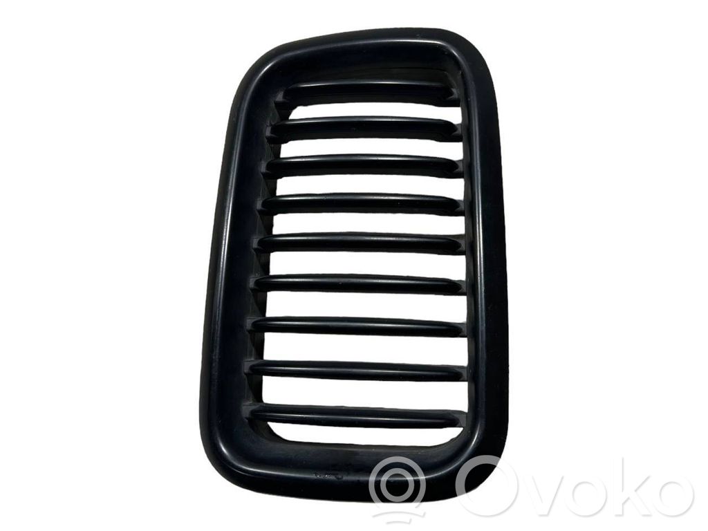 Apakšējais režģis (trīsdaļīgs)