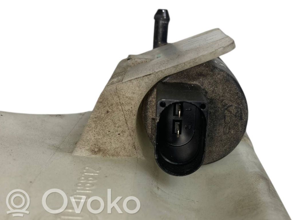 Logu šķidruma tvertne