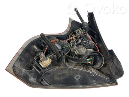 Aizmugurējais lukturis virsbūvē