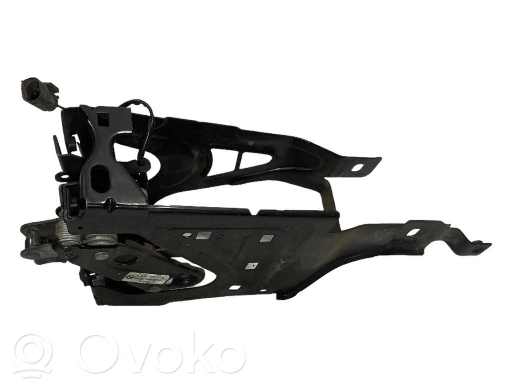 Dzinēja pārsega slēdzene