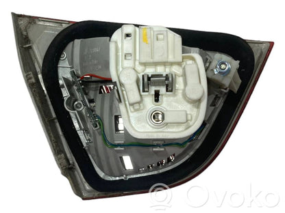 Aizmugurējais lukturis pārsegā