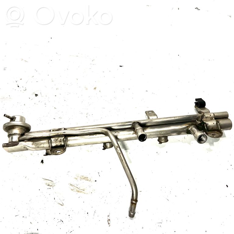 Fuel main pipe