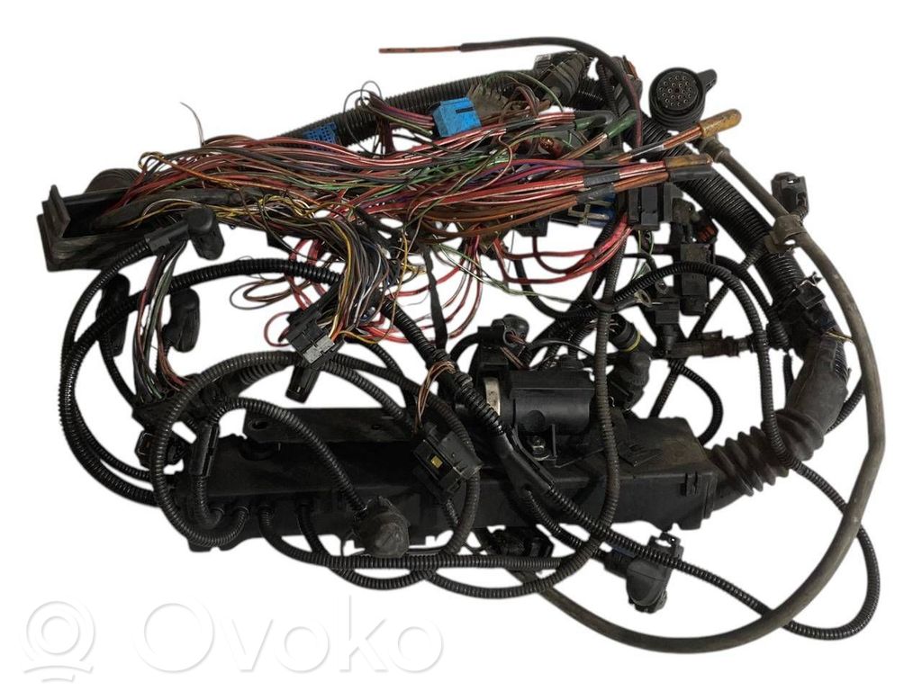 Dzinēja vadu instalācija