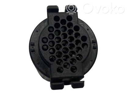 Skaļrunis (-i) priekšējās durvīs