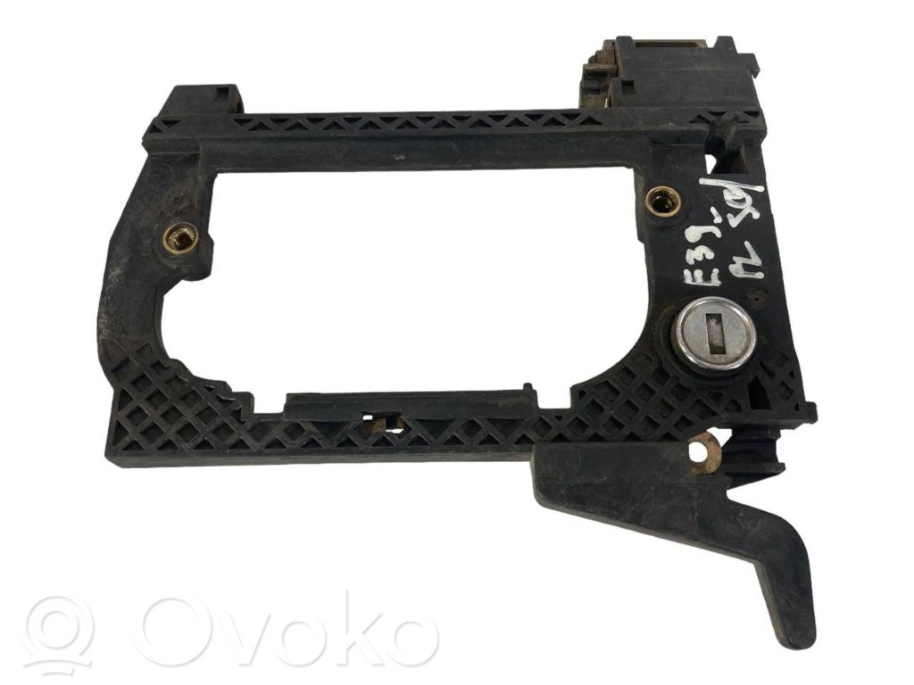 Holder/bracket for external opening handle at the front