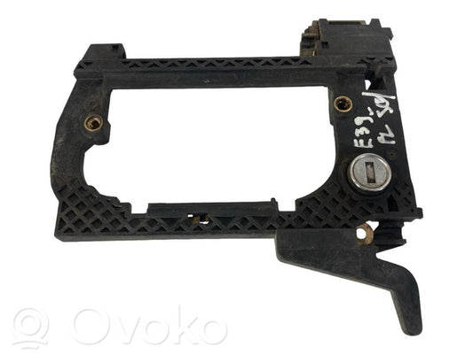 Holder/bracket for external opening handle at the front