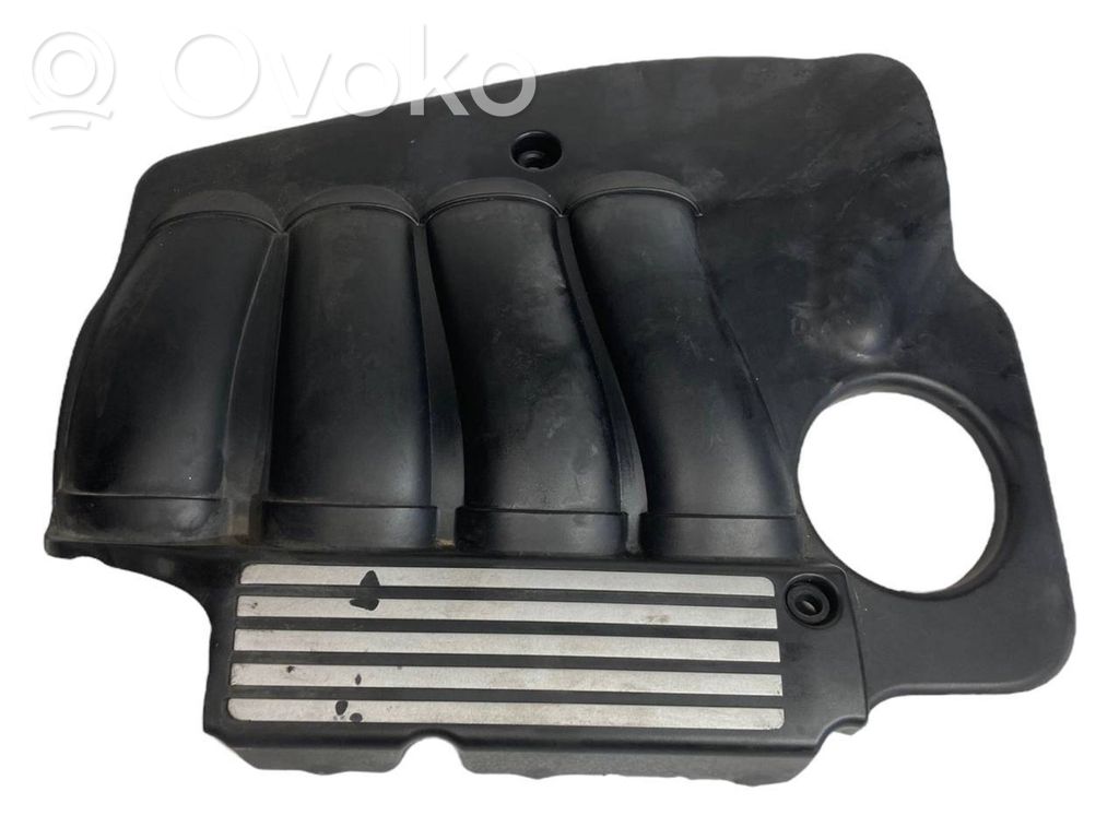 Dzinēja pārsegs (dekoratīva apdare)